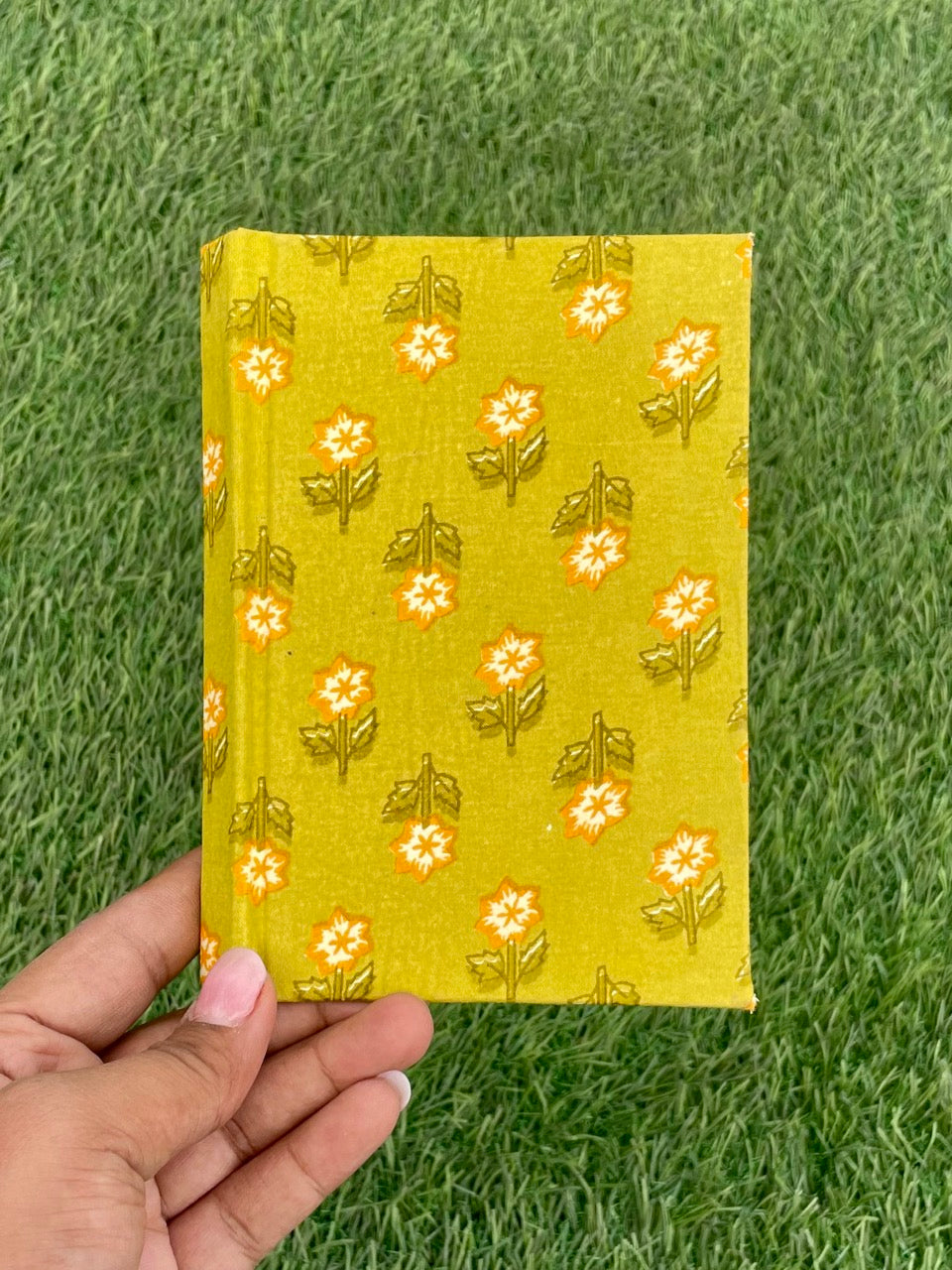 Daisy yellow coloured Handmade plantable journal diary grass view, designed for journalers. Perfect for writing, sketching, and planning.